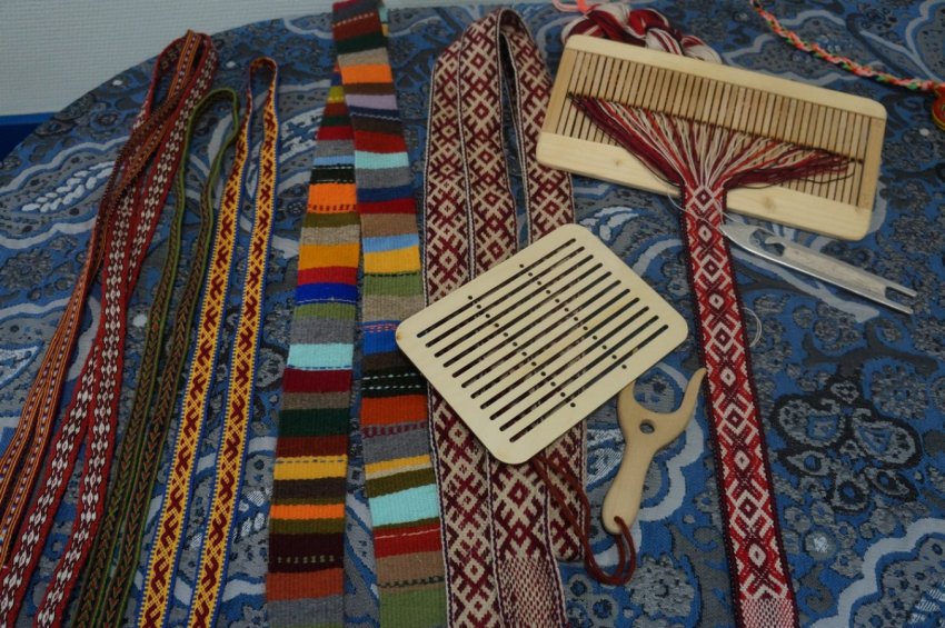 Путеводитель по русским народным костюмам