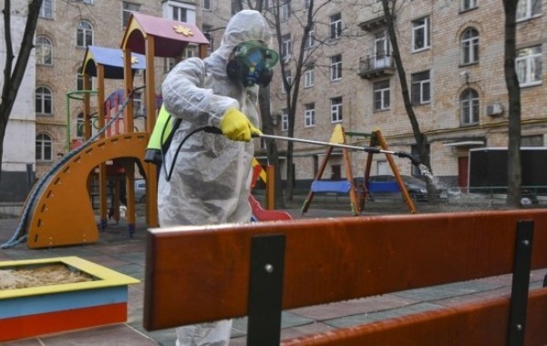 Москвичам запретили без надобности выходить на улицу
