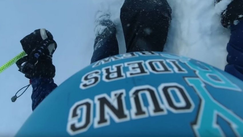 Камера на лыжном шлеме зафиксировала, как мальчика накрыло 5 футами снега
