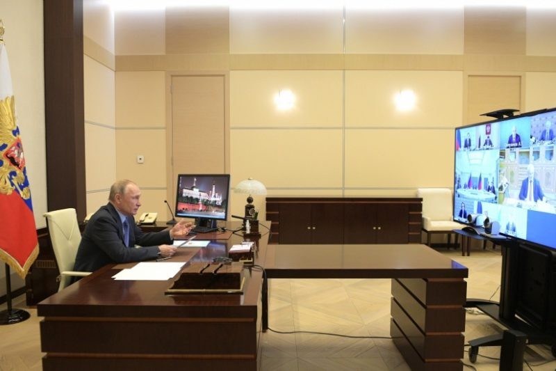 Путин пообещал выдать «антикризисные» 200 млрд рублей регионам Путин пообещал выдать «антикризисные» 200 млрд рублей регионам