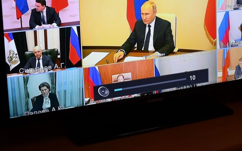 Путин пообещал выдать «антикризисные» 200 млрд рублей регионам Путин пообещал выдать «антикризисные» 200 млрд рублей регионам