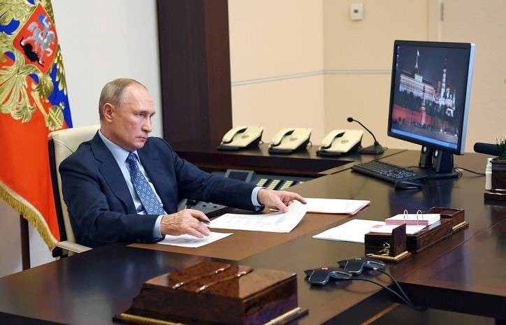 Владимир Путин подписал закон о санкциях за цензуру российских СМИ в интернете