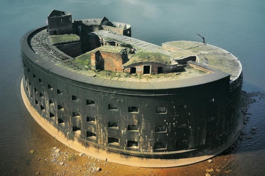 Форт Александр I и чумная лаборатория