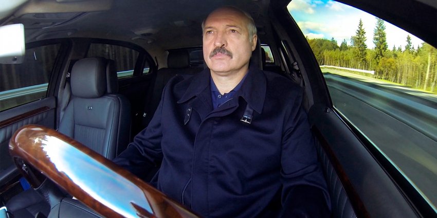 Александр Лукашенко призывает граждан Белоруссии перейти на кнопочные телефоны