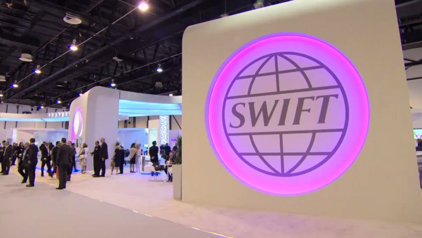 Песков оценил возможность отключения России от SWIFT в 2021 году    