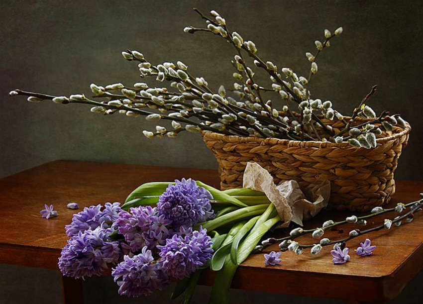 Какие молитвы читать православным верующим на Страстной неделе