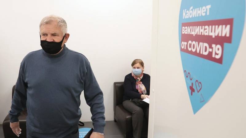 Российским пенсионерам будут платить в 2021 году за прививку против коронавируса