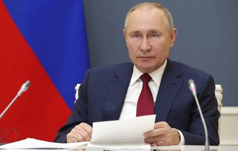 Владимир Путин подписал указ о выплате семьям с детьми Владимир Путин подписал указ о выплате семьям с детьми