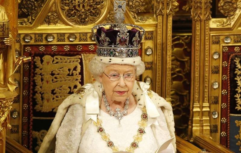 Смерть королевы Елизаветы II и судьба Карла III была предсказана Нострадамуса много лет назад, — СМИ