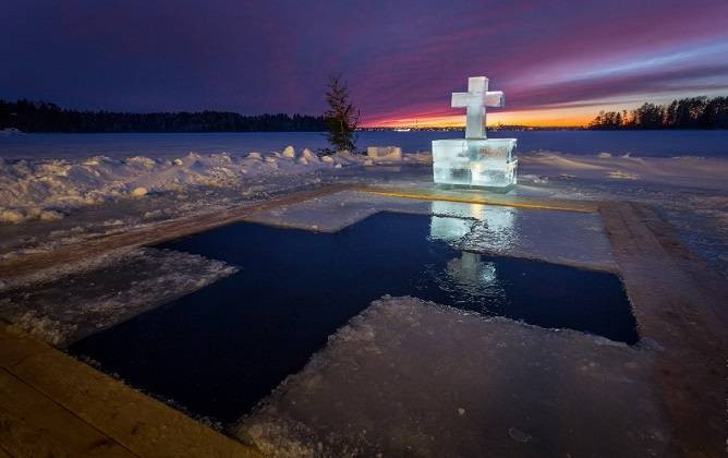 Крещение Святое Богоявление православные верующие встречают 19 января 2025 года