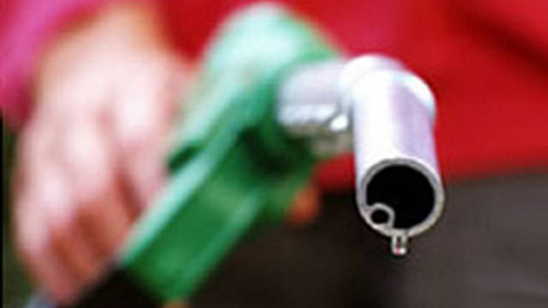 Нужно больше: эксперт рассказал, сколько должно быть бензина в баке зимой