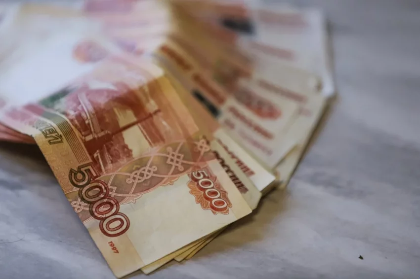 Экономист Ферапонтов порекомендовал россиянам держать наличными не более 10% сбережений