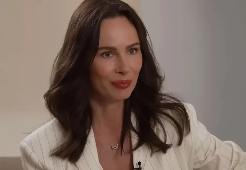 "Мне было реально интересно". Саша Зверева рассказала, как делала смузи из плаценты, о хейтерах и слухах о пластике