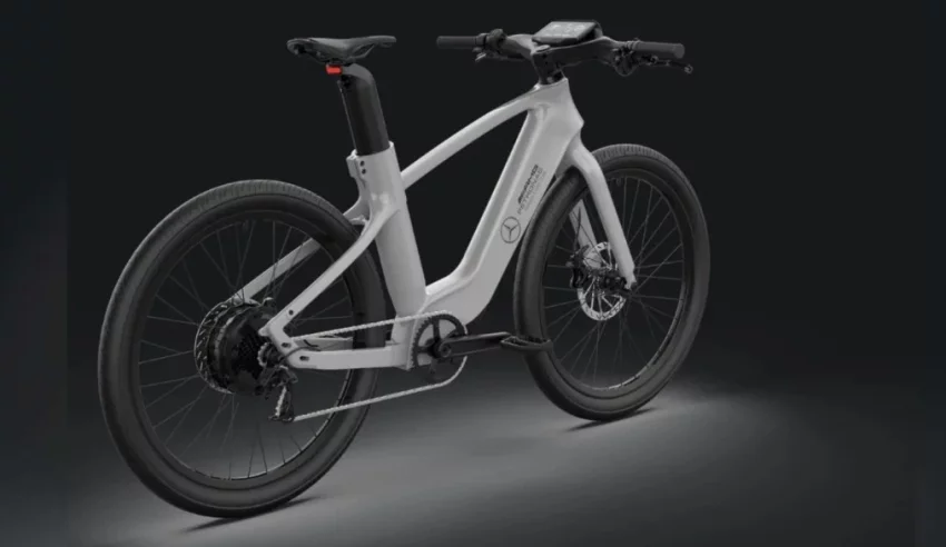 Электрический велосипед Mercedes AMG F1 City Edition 750 — городской зверь с мощным мотором и огромным экраном
