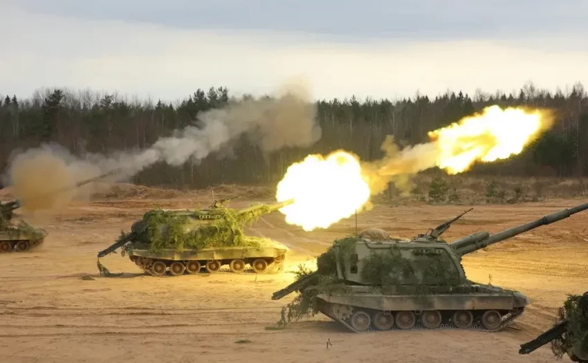 Показаны снятые украинскими боевиками кадры позиций ВСУ под плотным огнём российской артиллерии