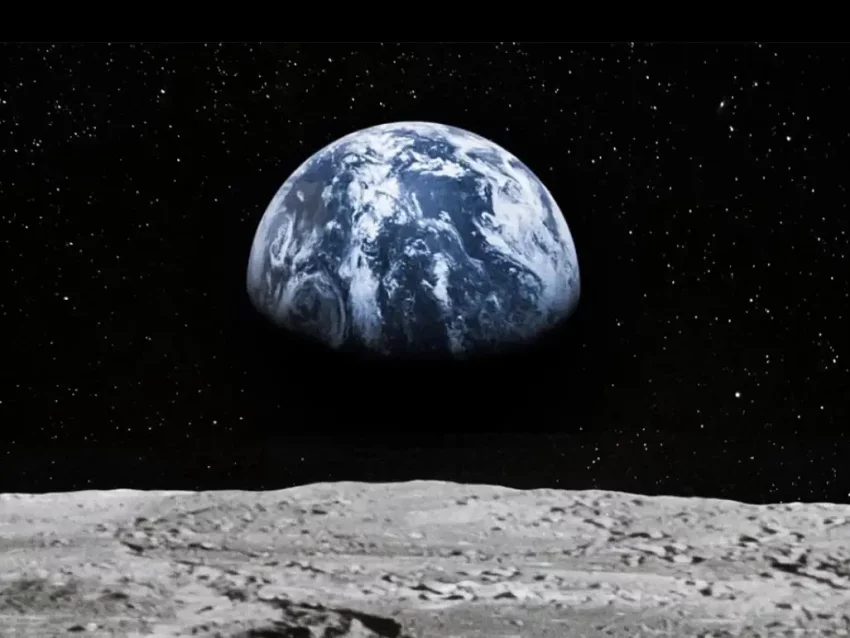 Японцы намерены провести испытания технологии возобновляемой энергии в космосе для последующего освоения Луны