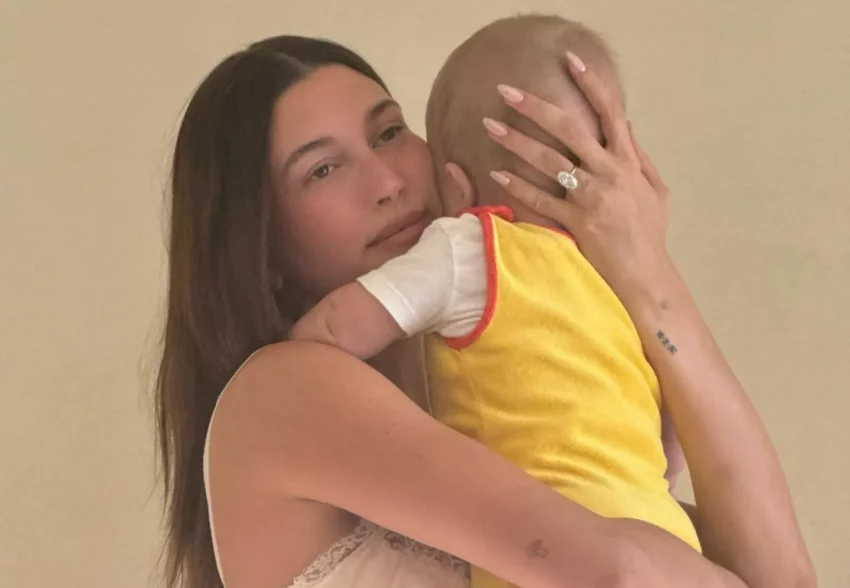 Хейли Бибер показала новое фото с сыном по случаю Пасхи