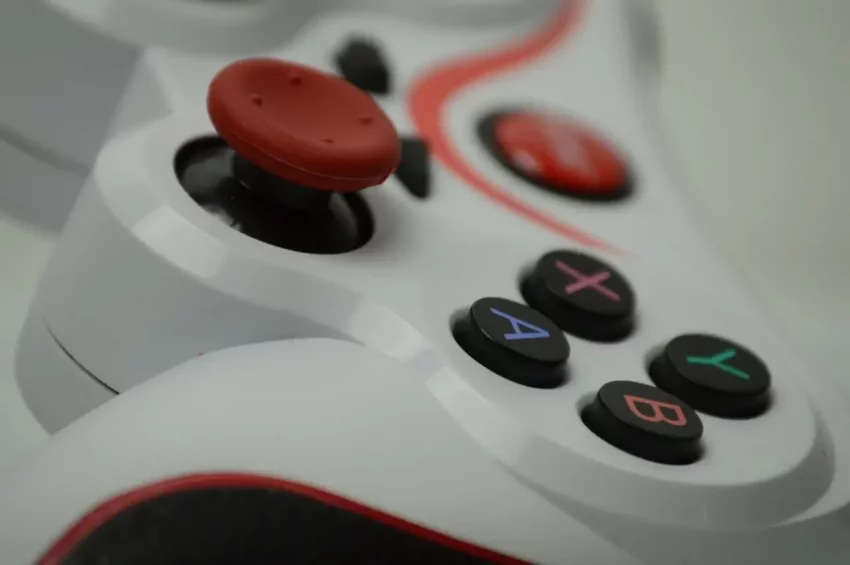 Товар «двойного назначения»: Британия вслед за ЕС запретила поставлять в РФ игровые джойстики