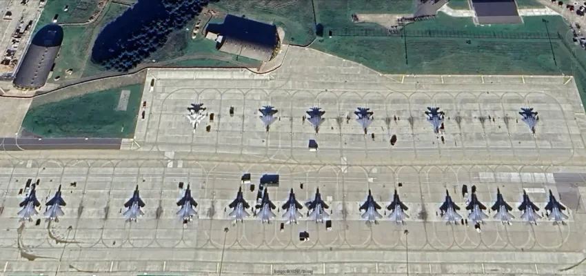 Спутниковые снимки носителей американского тактического ядерного оружия и мест его хранения