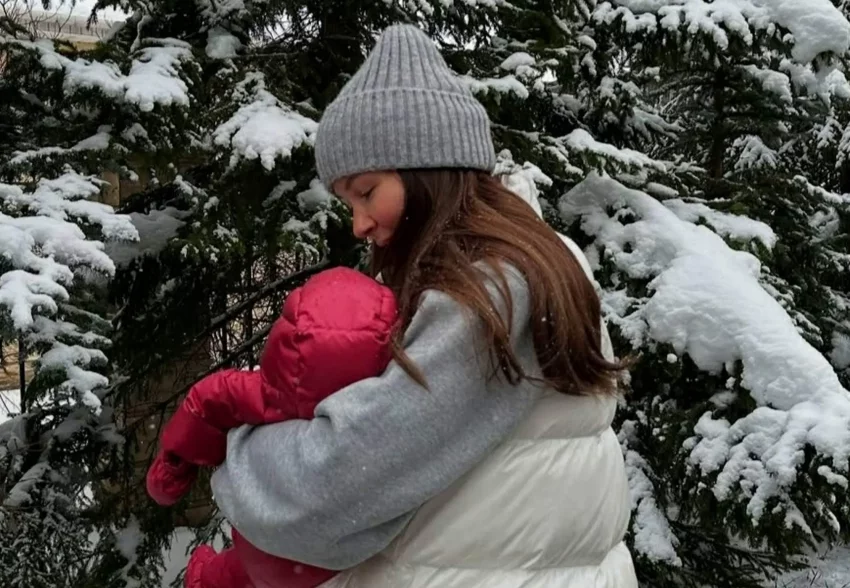 "Любовь, от которой разрывается сердце". Анна Заворотнюк показала фотографии с сыном, которому исполнился месяц