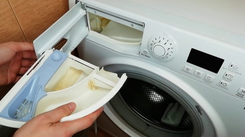 Полезный лайфхак, который поможет убрать плесень в лотке стиральной машины