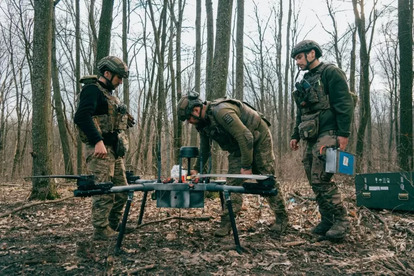 Трамп заявил, что «пора закончить глупую войну»; так начни с себя - закончи с вооружением киевского режима