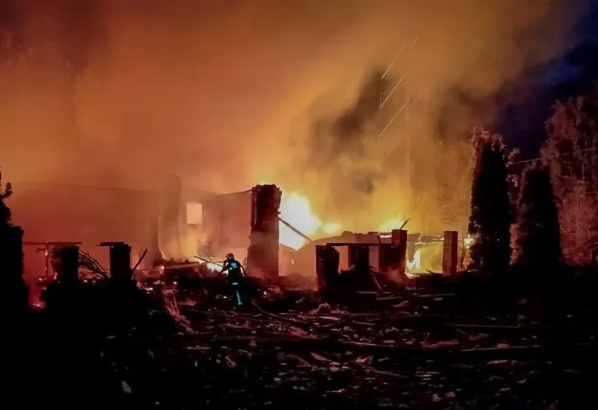 Опубликованы последствия ударов российских БПЛА «Герань-2» по ПВД ВСУ в городе Кролевец Сумской области