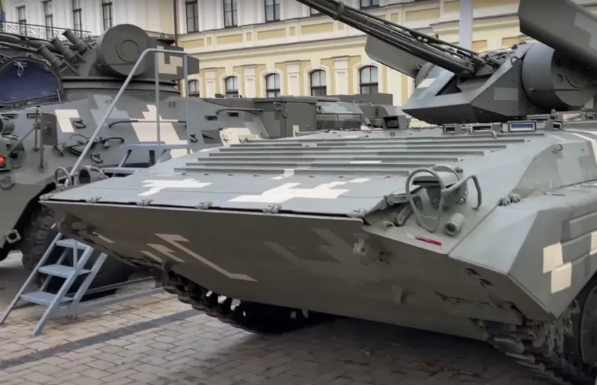 В Бельгии пропалестинские активисты повредили бронетехнику для ВСУ, приняв её за израильскую