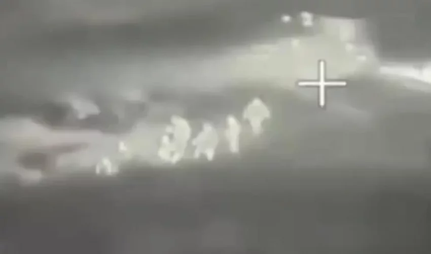 Показаны кадры уничтожения нашими FPV-дронами штурмовой группы ВСУ в Сумской области при попытке прорыва в Курскую