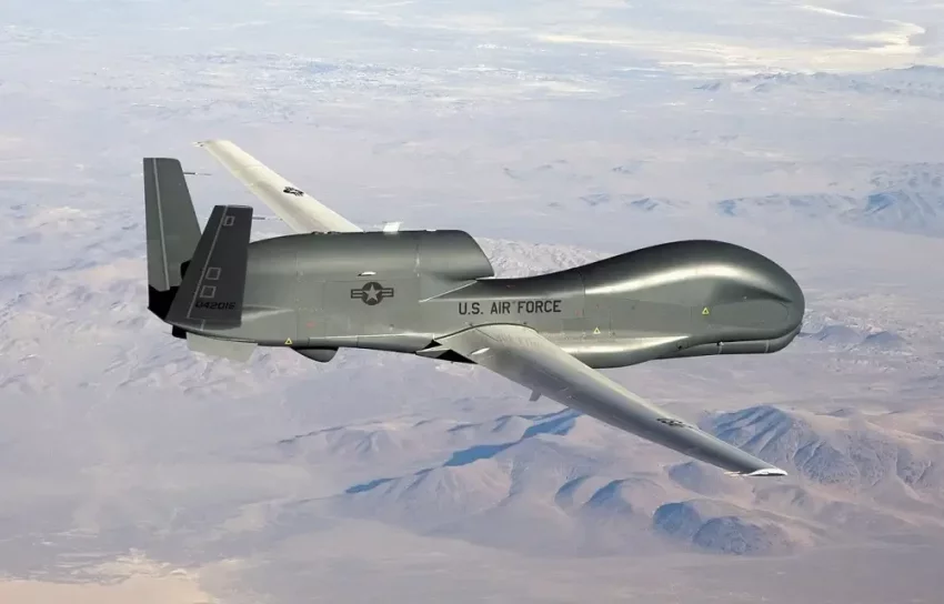 Американский БПЛА RQ-4B Global Hawk сегодня вёл разведку вдоль всей западной границы РФ