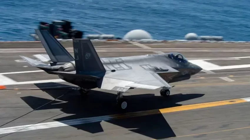 Новейший истребитель F-35 ВМС США разбился в Калифорнии
