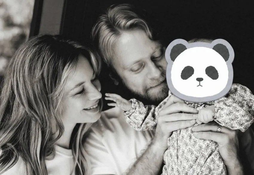 Новое фото: Светлана Устинова отметила первый день рождения дочери