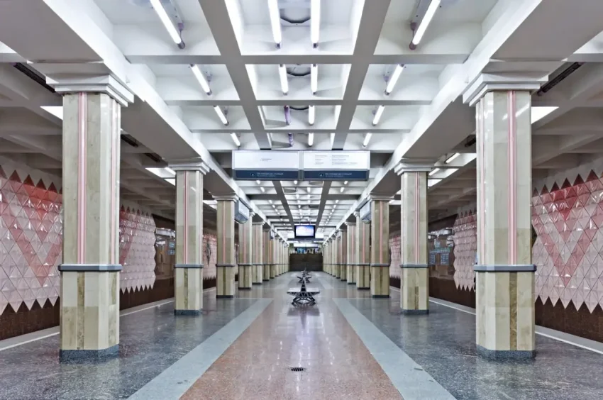 Удары ВС РФ привели к остановке работы метро и электротранспорта в Харькове