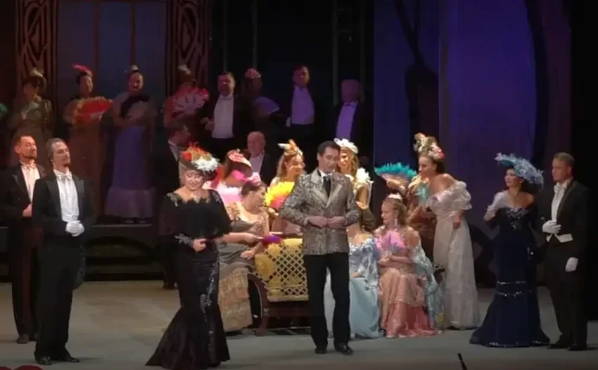 Семьи погибших солдат ВСУ пригласили на оперетту «Весёлая вдова»