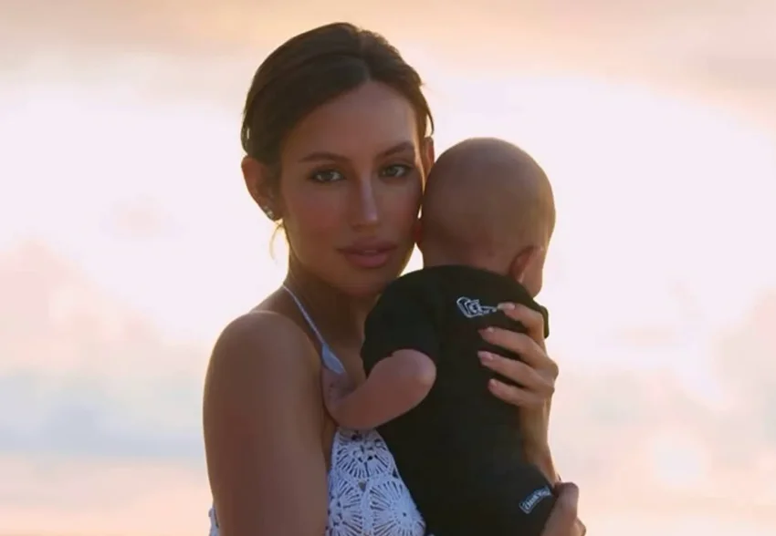 Девушка Тимати Валентина Иванова снялась в пляжной фотосессии вместе с дочерью