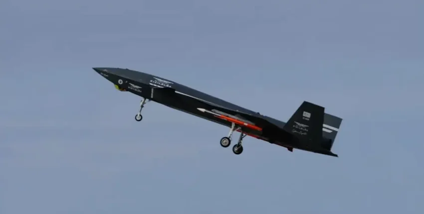 Турецкий беспилотник Bayraktar KIZILELMA успешно «сбил» F-16 в имитационной перестрелке