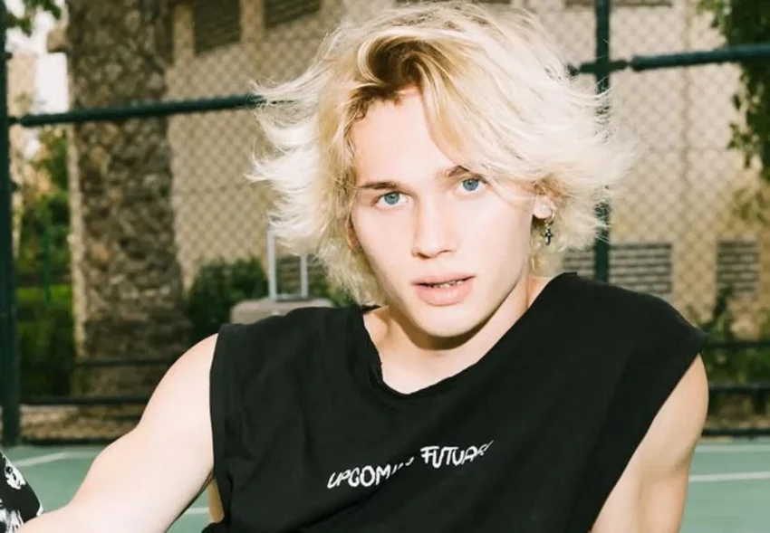 "На всё хватает". Даня Милохин признался, что работает курьером в Дубае