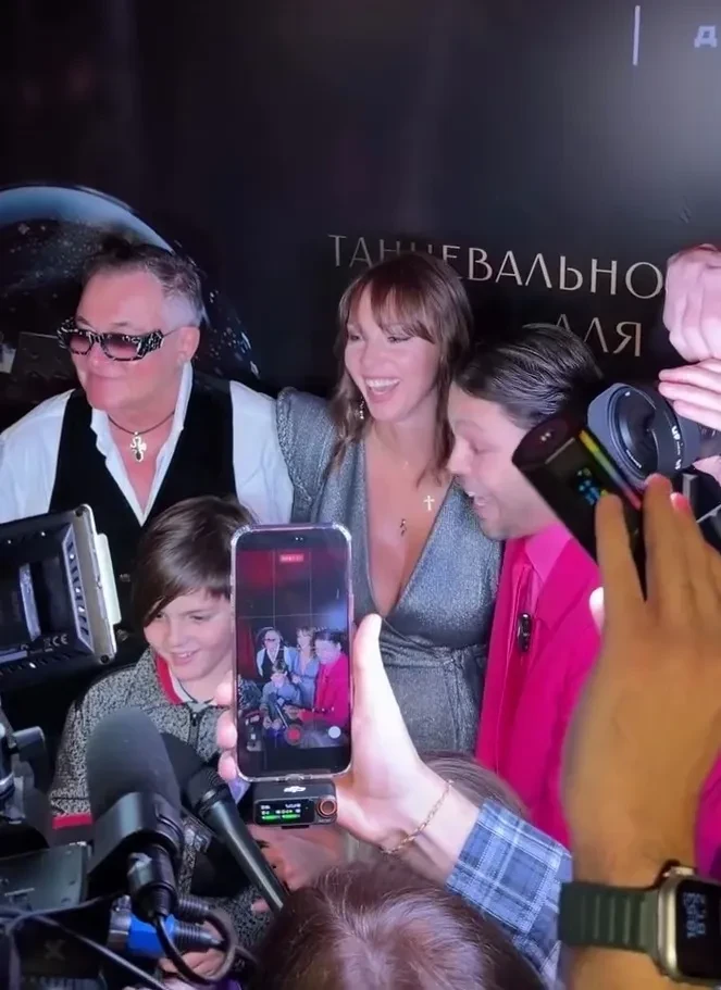 Дмитрий и Полина Дибровы вместе вышли в свет после развода и прокомментировали слух о своём воссоединении