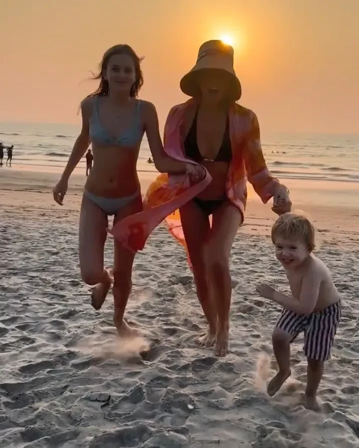 Светлана Бондарчук отдыхает на Гоа вместе с мужем и детьми