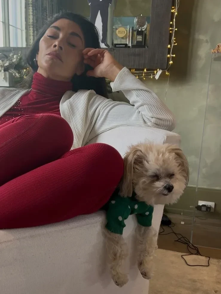 Париж, дети и нарядные ёлки: как Селена Гомес, Виктория Лопырёва, Иванка Трамп, Виктория Манасир и Софья Таюрская отметили католическое Рождество