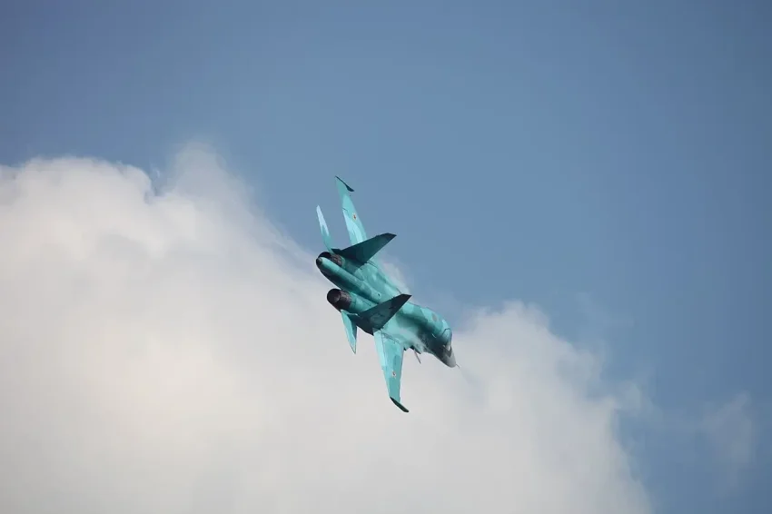 Показано уничтожение очередного ПВД ВСУ в Мирнограде полуторатонным ФАБом