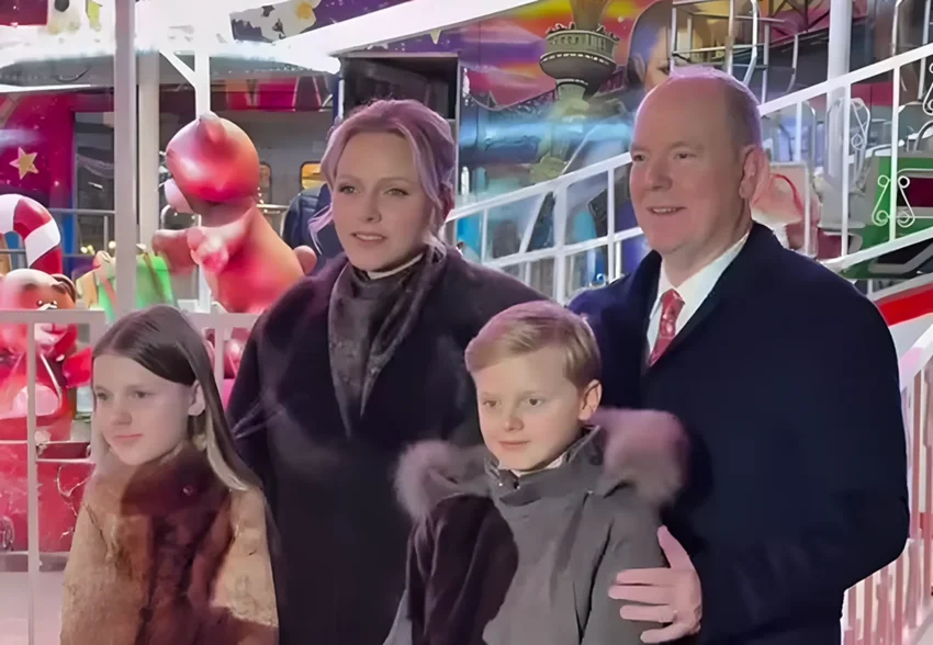 Альбер II и княгиня Шарлен с детьми открыли рождественскую деревню в Монако