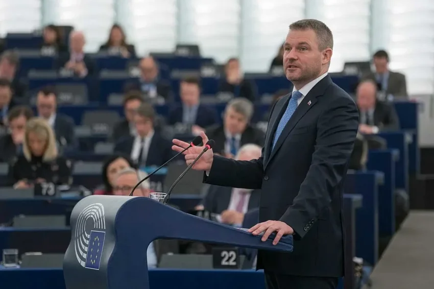 Украинские радикалы объявляют охоту на президента Словакии Пеллегрини