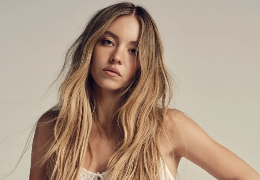 "Удивила такая реакция". Сидни Суини ответила на критику скандальной рекламы джинсов American Eagle