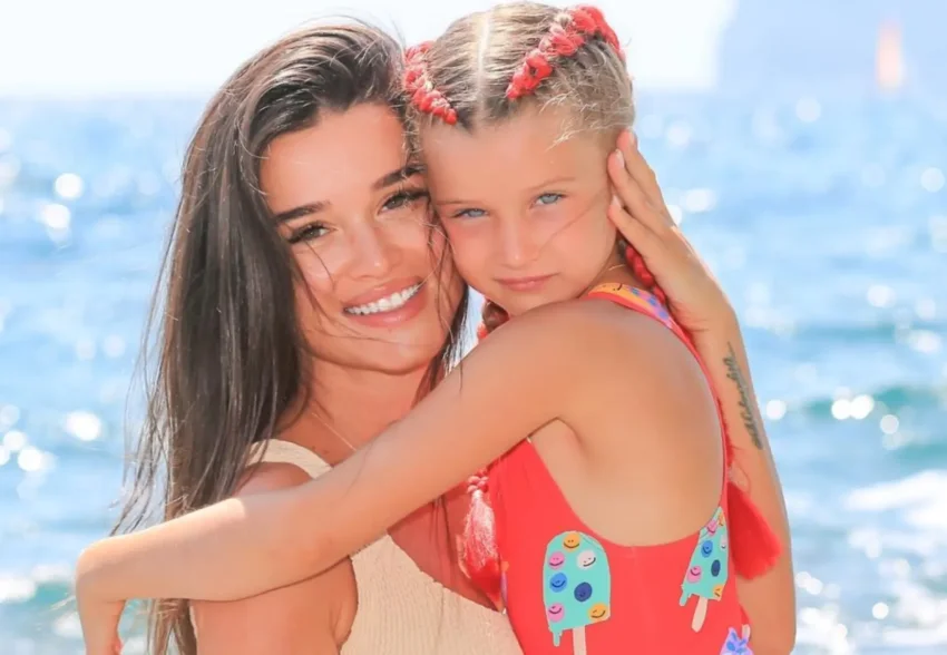 "Полное отсутствие ценностей". Девятилетнюю дочь Ксении Бородиной раскритиковали в сети за ответ на вопрос, на что она потратила бы миллион долларов