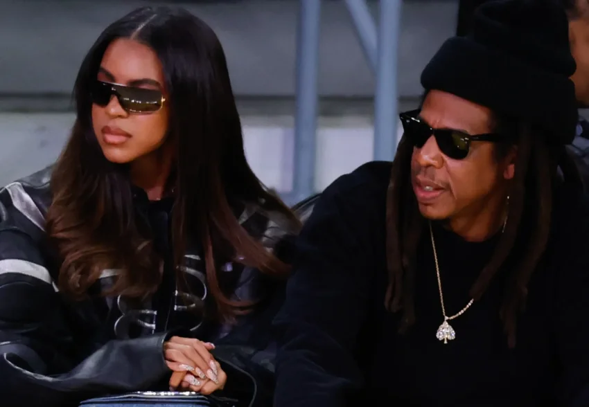 13-летняя дочь Бейонсе вместе с отцом Джей-Зи посетила баскетбольный матч