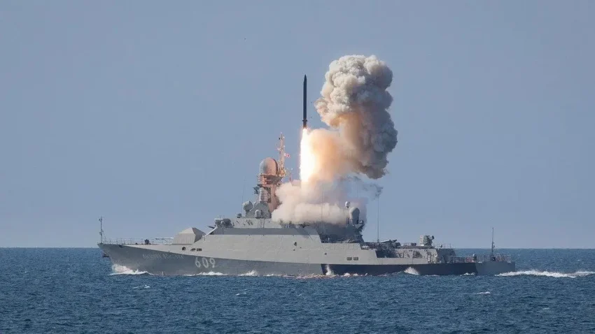 Комбинированный удар по Украине: в работе «Калибры», «Кинжалы», «Герани»