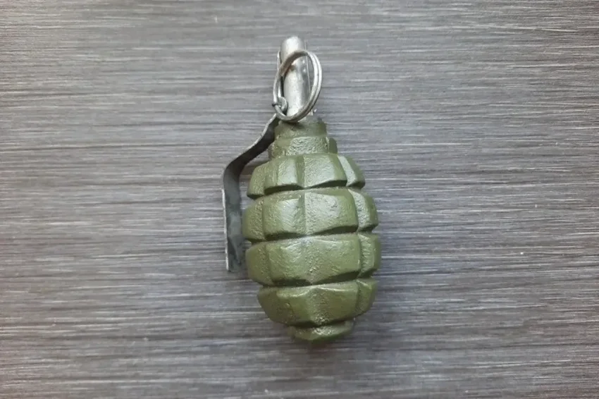 Украинские военные устраивают ловушки при помощи ручных гранат в «гирляндах»