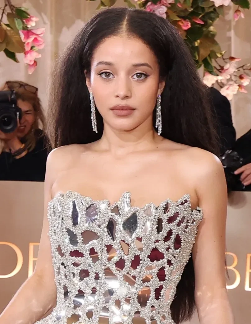 10 неудачных образов на красной дорожке "Золотого глобуса" — Дженнифер Лопес в "голом" платье, Лейтон Мистер в "скотче" и Чейз Инфинити в платье-"люстре"