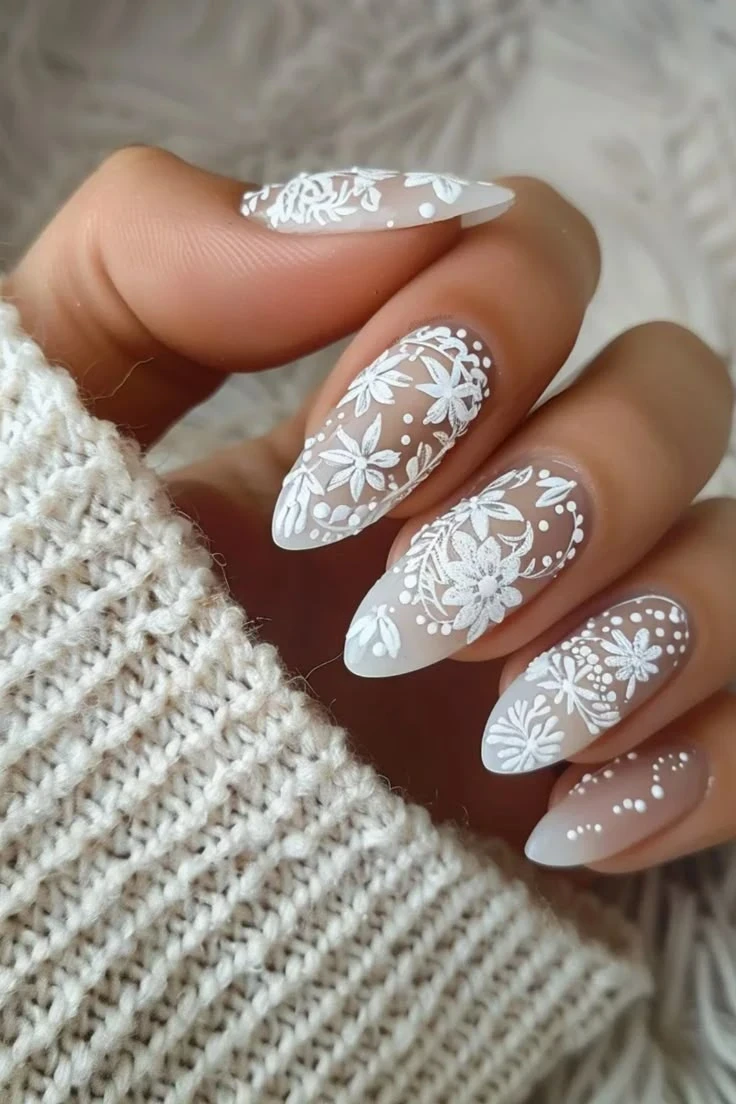 Более короткая форма, мягкие оттенки и продуманный дизайн: главные тренды зимнего маникюра от топового мастера